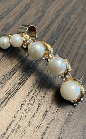 Vintage Gold-Tone Pearl Drop Pendant with Rhinestone Accents