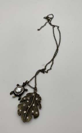 Vintage-Style Leaf & Turtle Pendant Necklace with Rhinestones